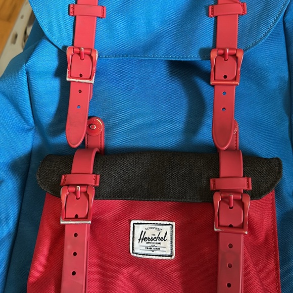 Herschel Back Pack - Picture 2 of 2
